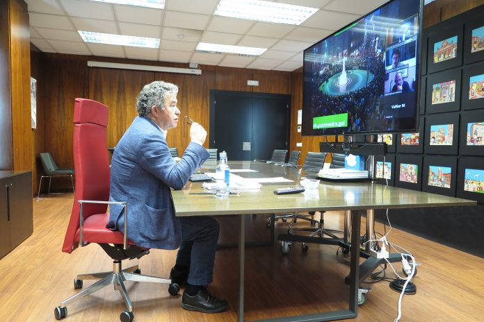 O alcalde participando por videoconferencia no Encontro Internacional sobre cultura accesible e inclusión.