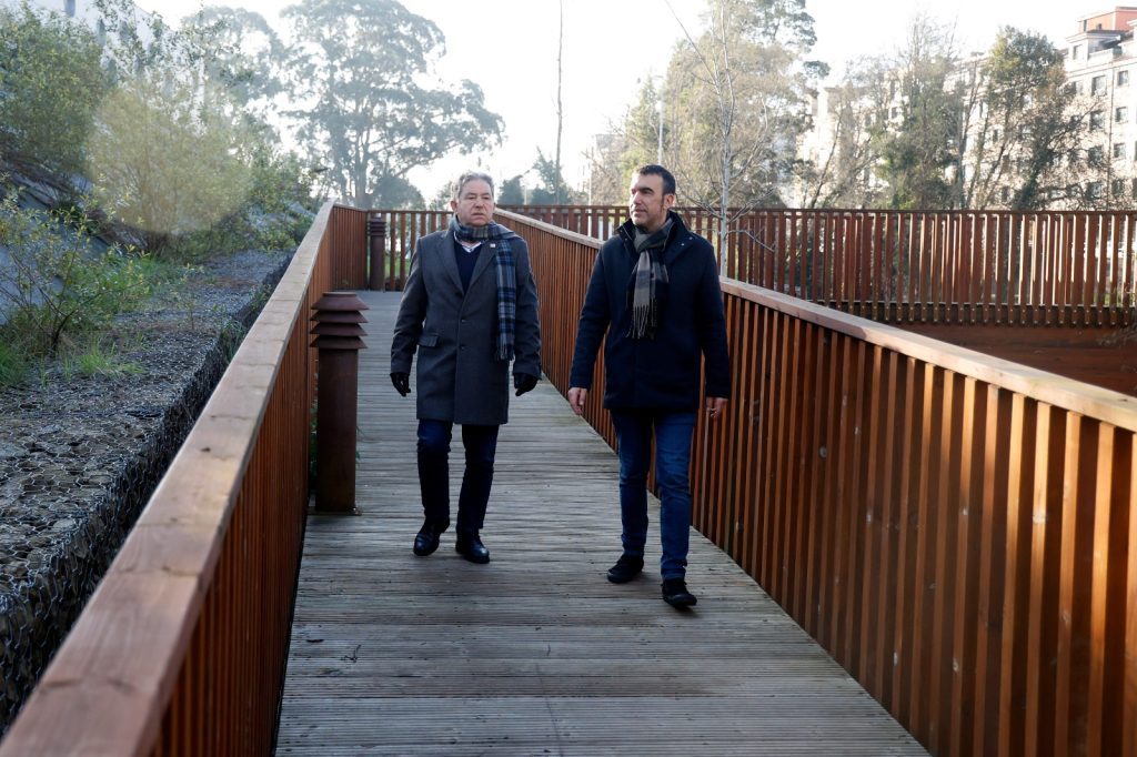 Visita do alcalde á pasarela do Gafos baixo a ponte da avd da Estación 10