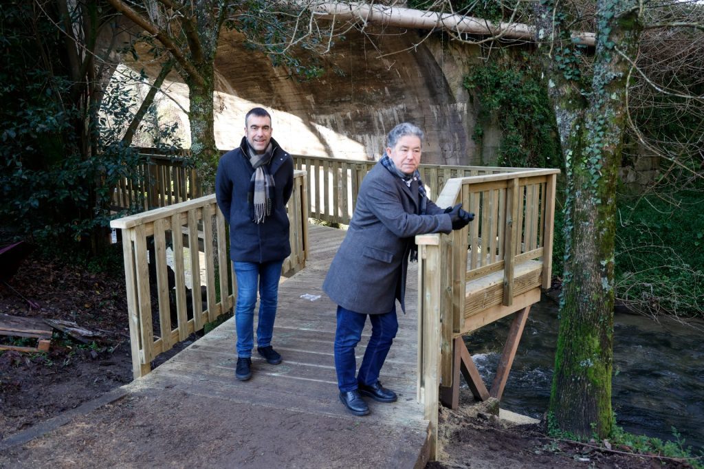 Visita do alcalde á pasarela do Gafos baixo a ponte da avd da Estación 3