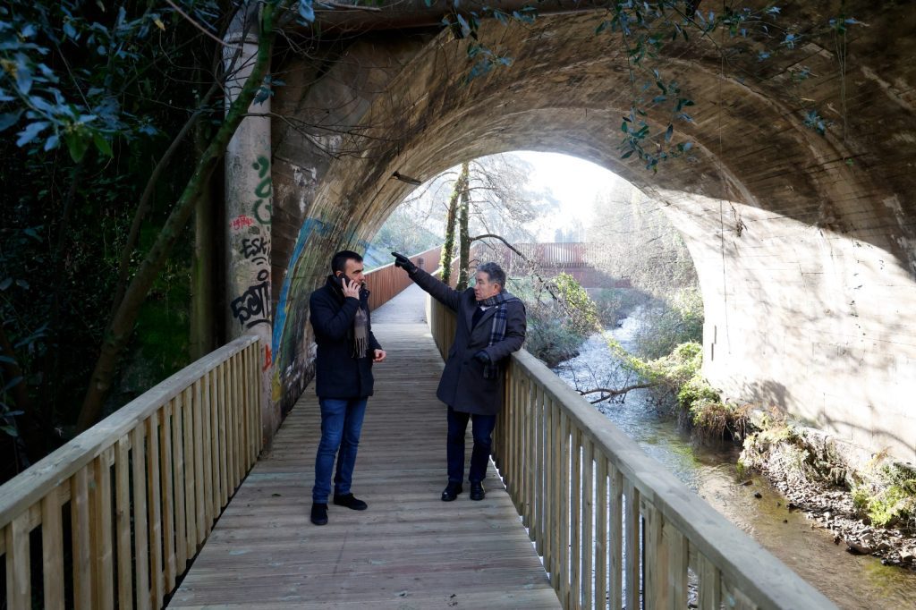 Visita do alcalde á pasarela do Gafos baixo a ponte da avd da Estación 4